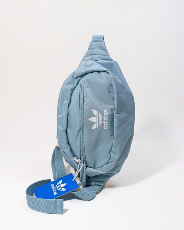 Crossbody Adidas color azul cielo